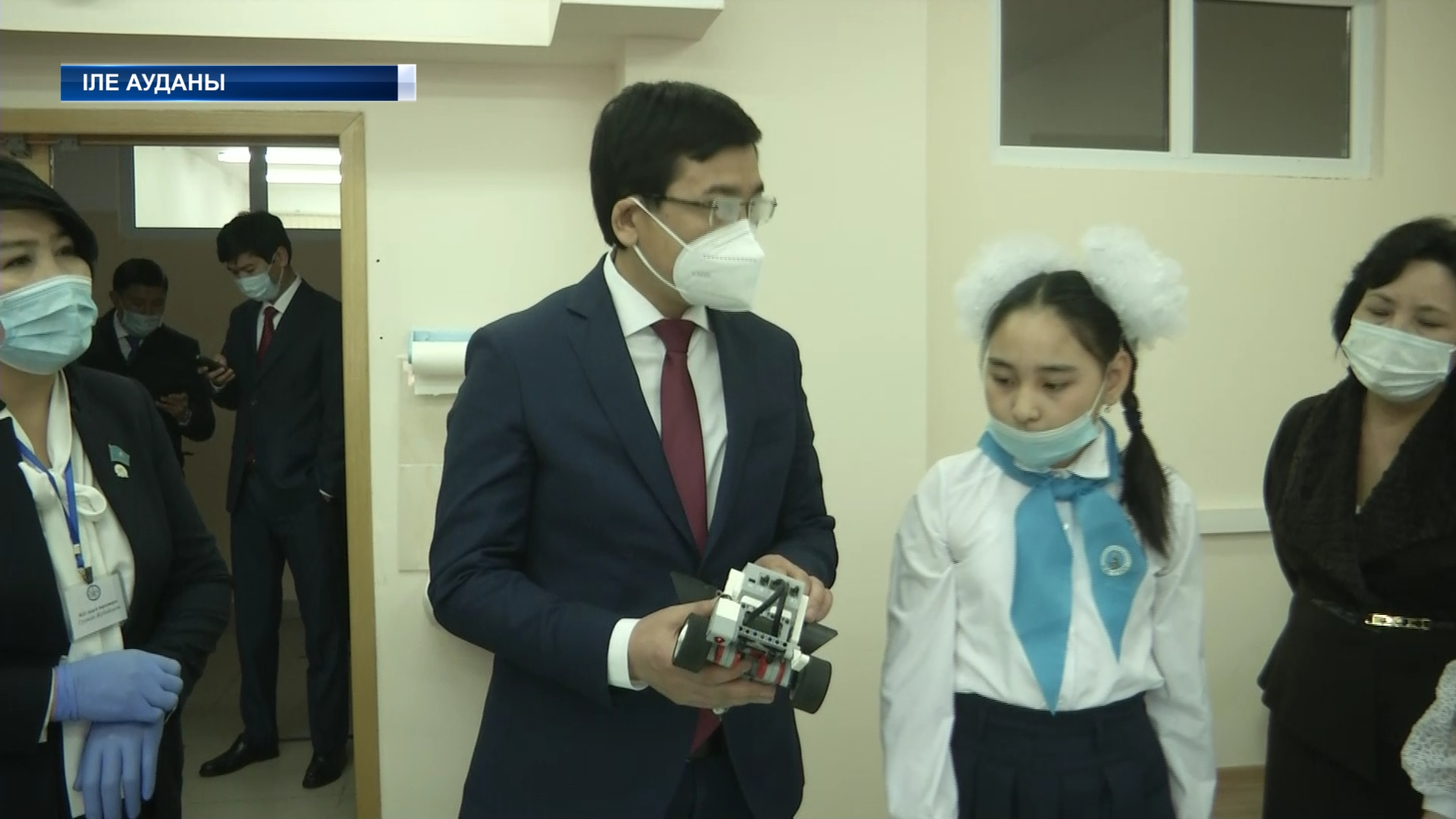 Бүгін облысқа білім және ғылым министрі Асхат Аймағамбетов келді.  Бас мұғалім жұмыс сапары барысында Іле ауданына барды.