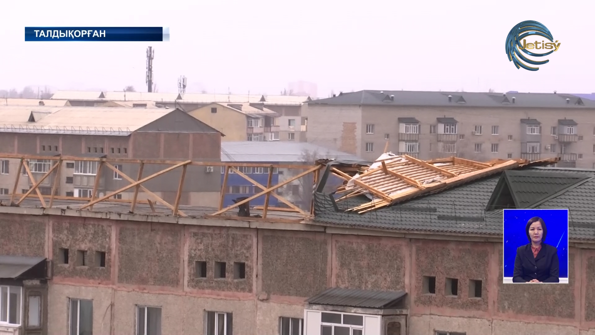 Қатты дауыл салдарынан Талдықорғанда отыздан астам нысан бүлінген