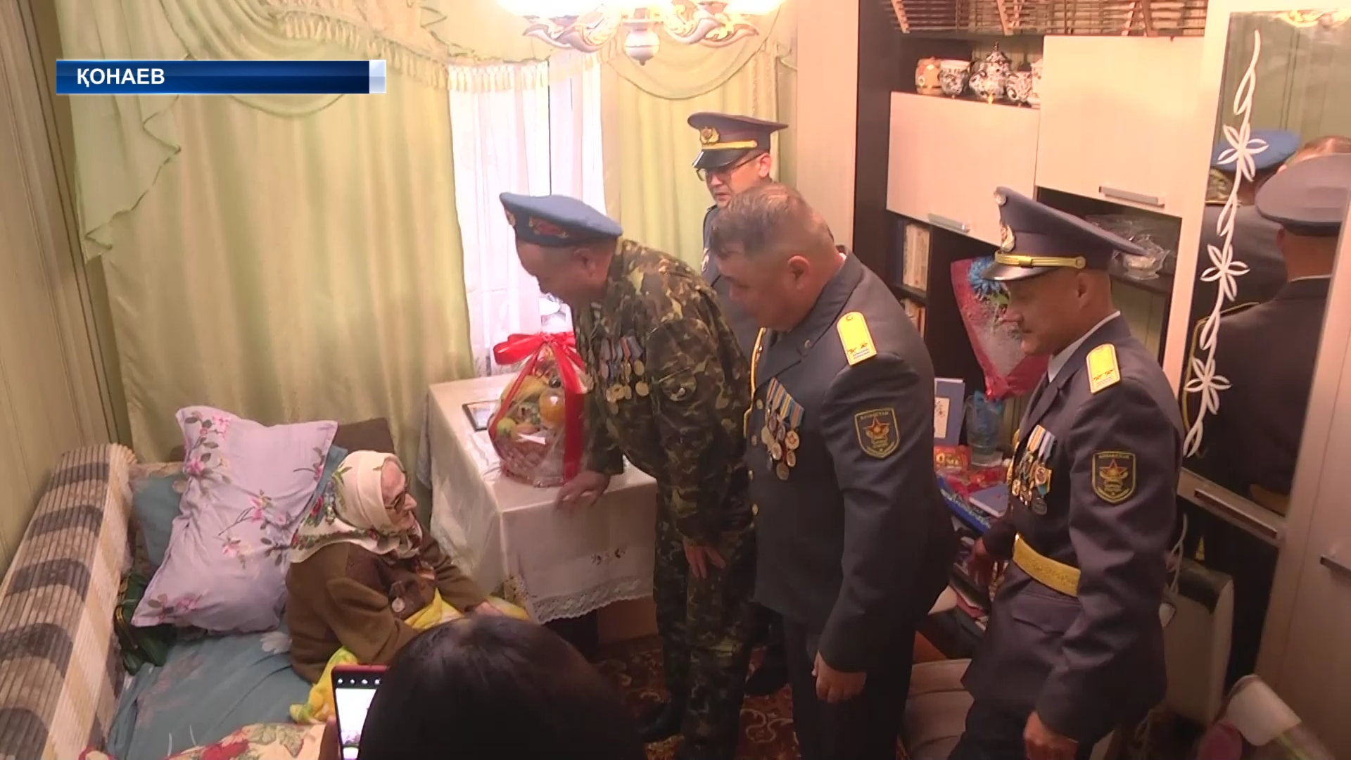 Қан майданда қайрат көрсеткен батыр арулар