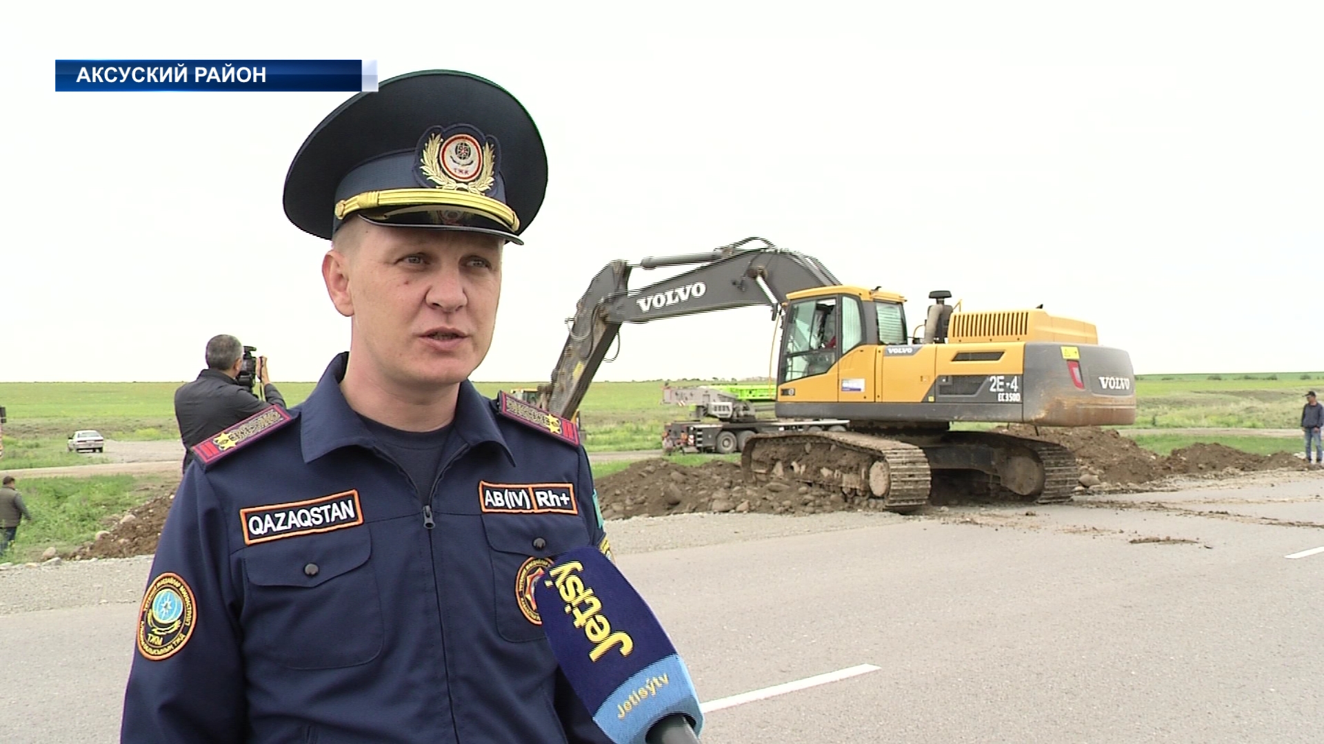 На трассе Алматы-Остькемен дождевая вода смыла мост