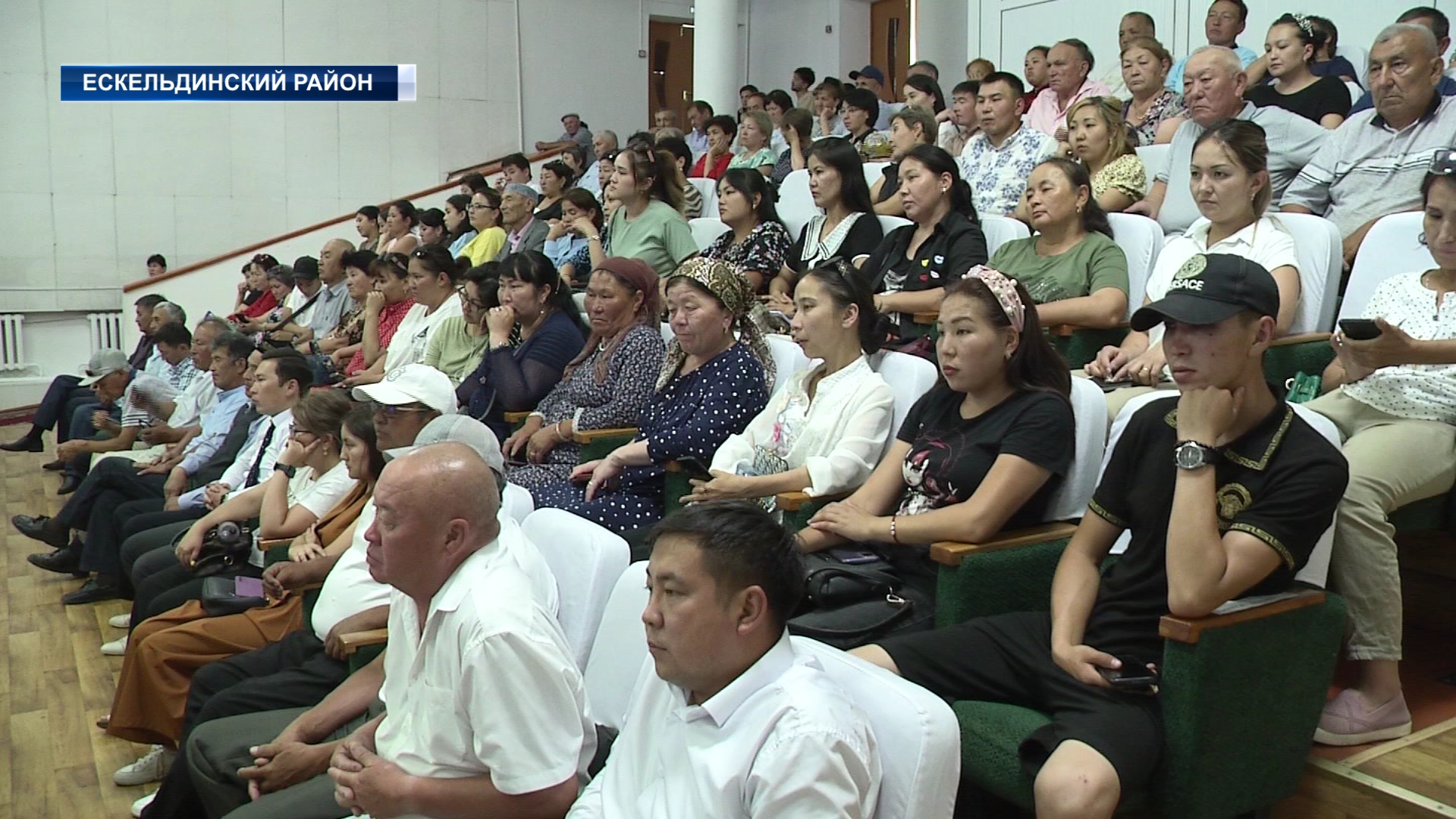 Аким области Жетысу провел встречу с населением Ескельдинского района