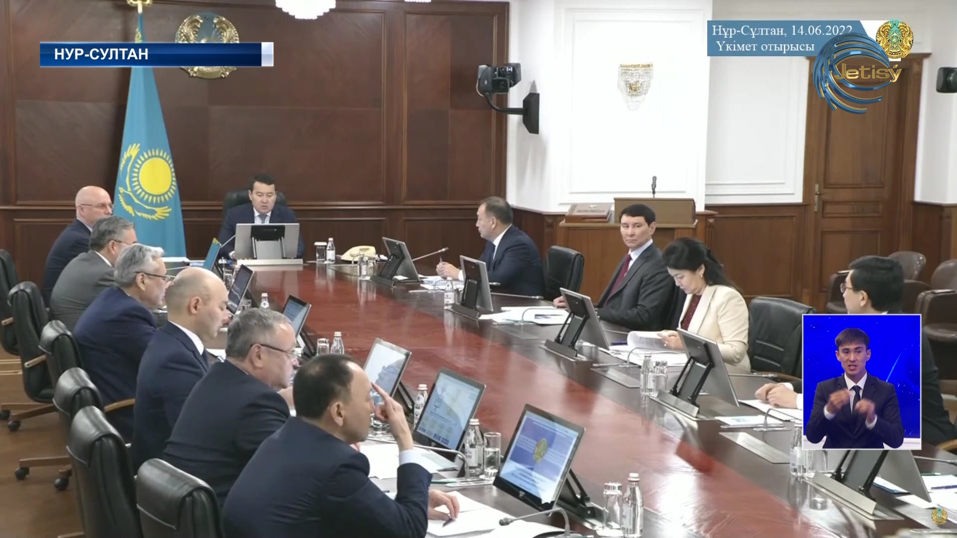 На заседании правительства были подведены итоги социально-экономического развития страны