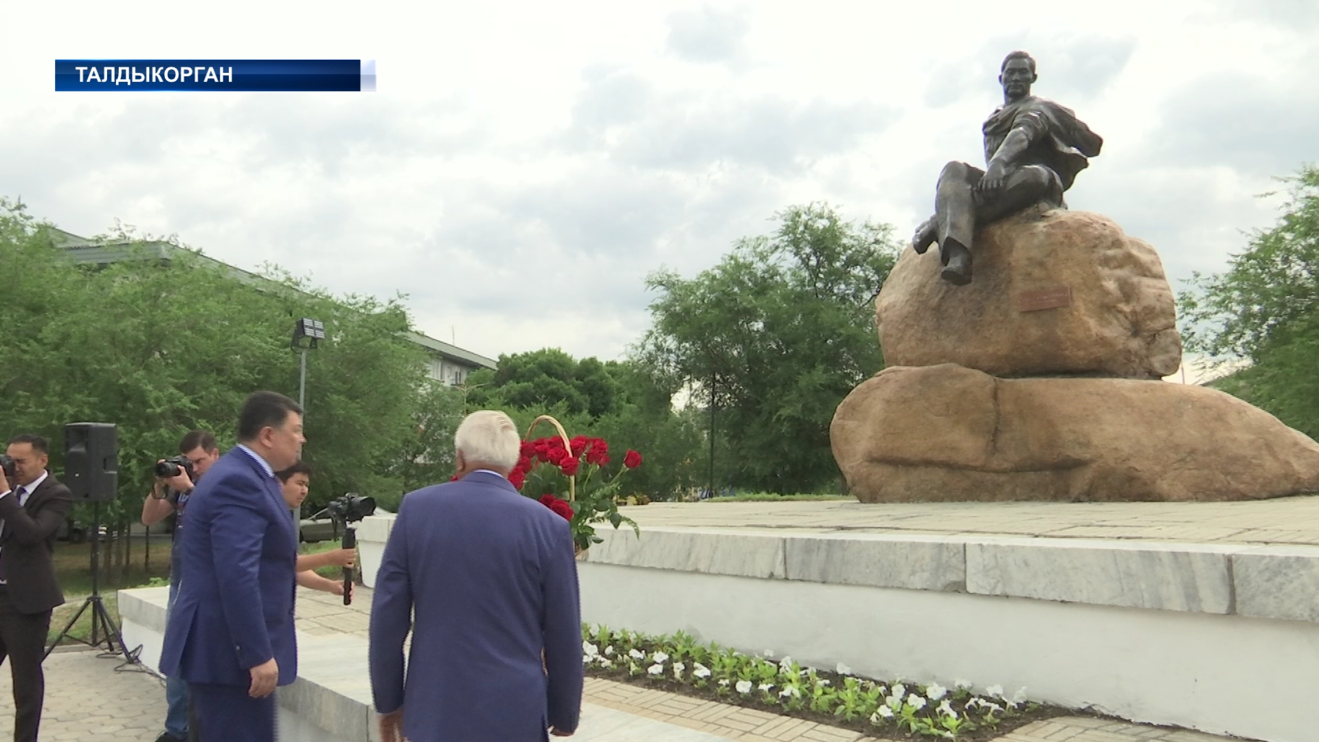 В Талдыкоргане состоялся митинг у монумента казахскому деятелю