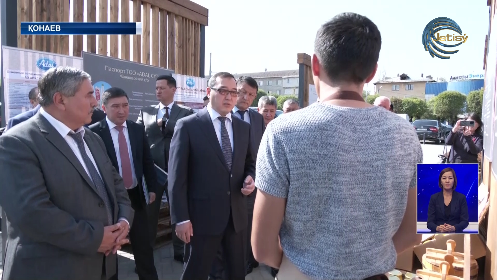 М.Султангазиев встретился с жителями Енбекшиказакского района