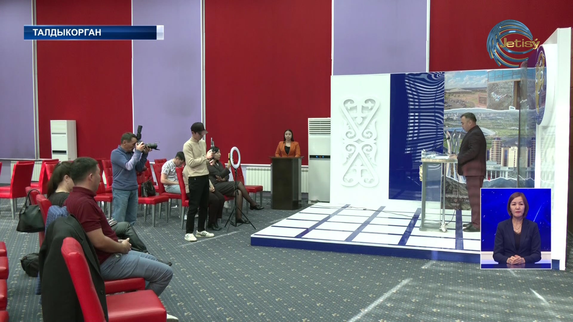 Аким Коксуского района подвел промежуточные итоги социально-экономического развития региона