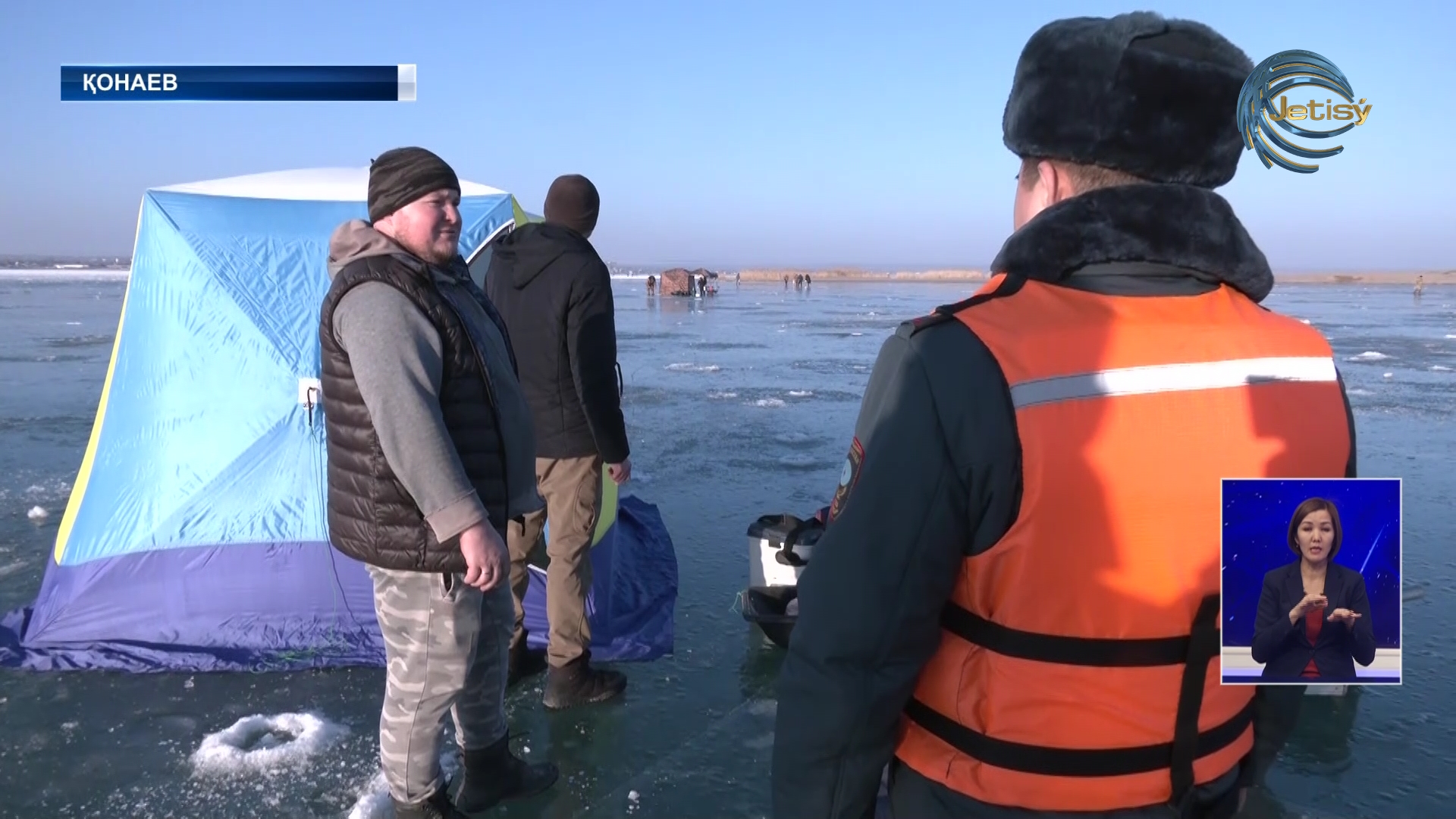 Спасатели предупредили рыбаков об опасности во льдах