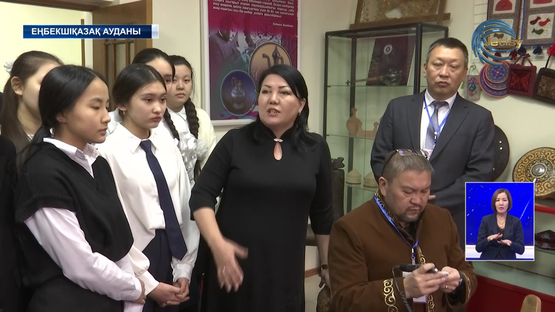 Зергерлер жастарға шеберлік сабағын көрсетті