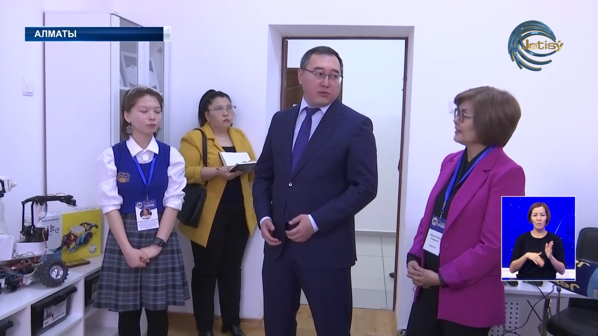 М.Сұлтанғазиев дарынды балаларға арналған мектеп интернатына барды