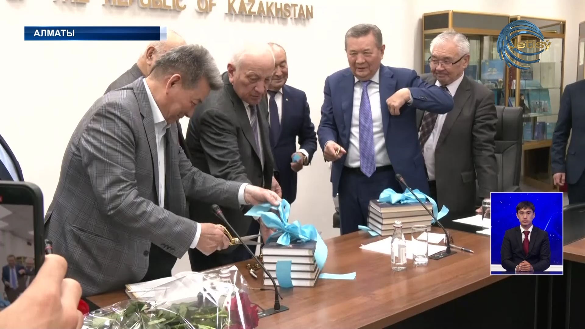 Вышла новая книга государственного и общественного деятеля Амалбека Тшанова