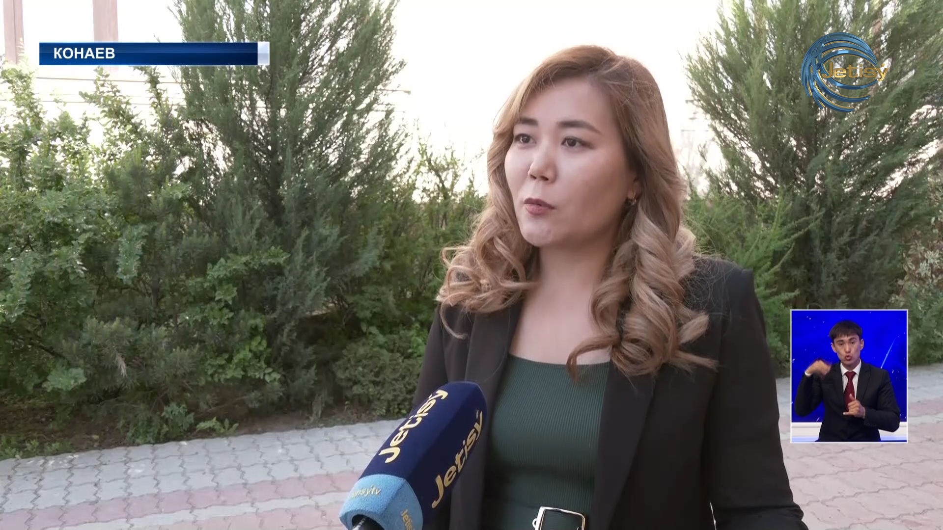 Девушка-волонтер