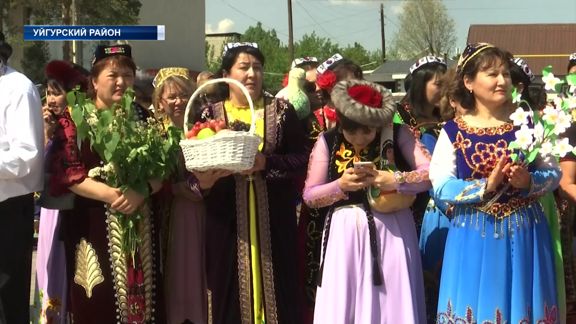 Для Жители Уйгурского района день единства народа проходит по особенному