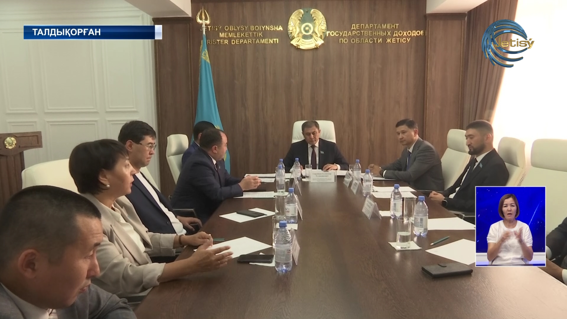 Депутаттар мемлекеттік мекемелердің жұмысымен танысты