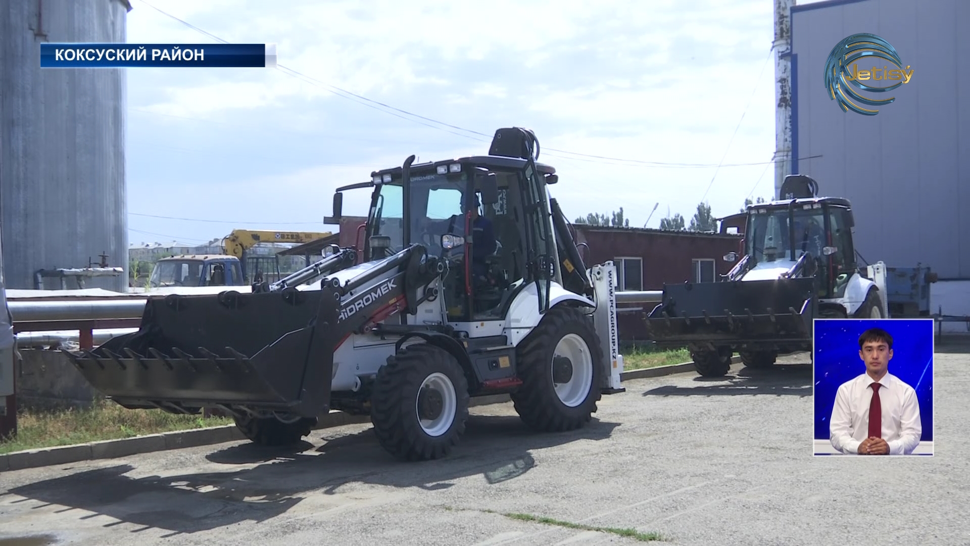 Новой спец техникой пополнилось коммунальное предприятие в Коксуском районе