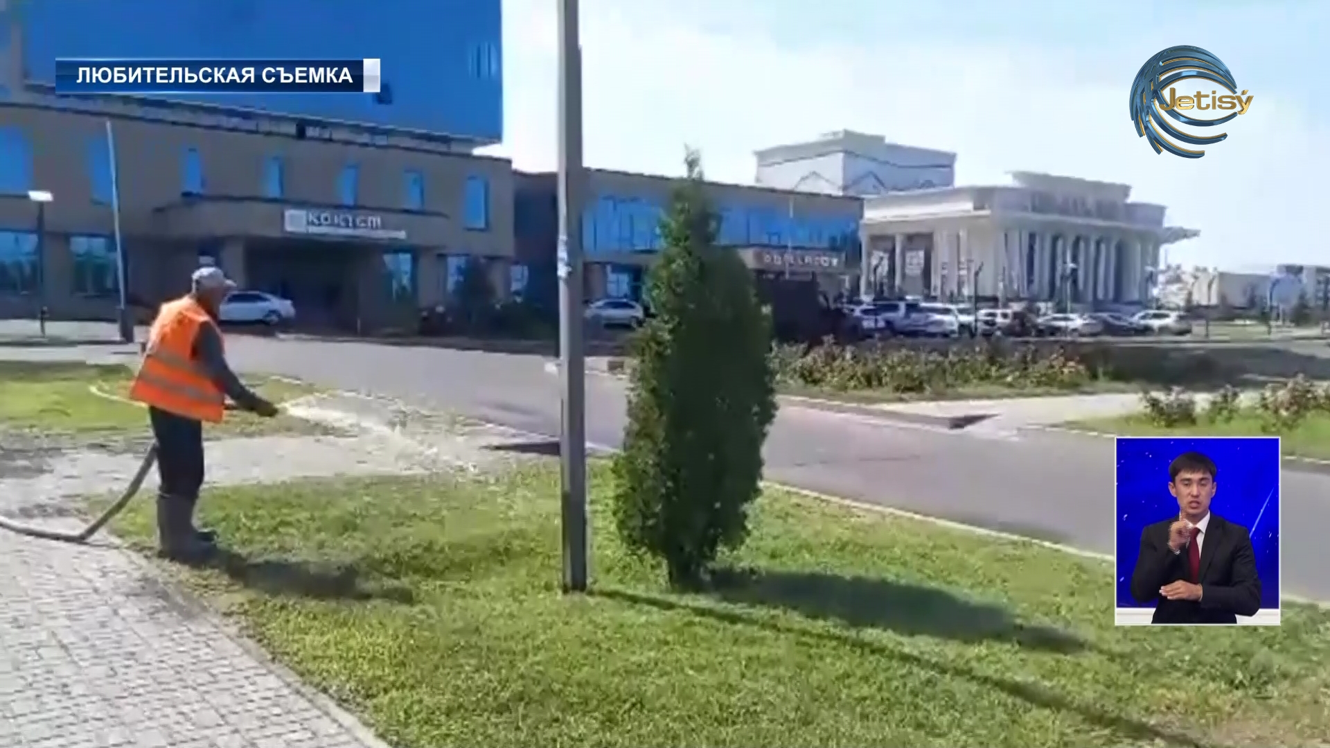 В Талдыкоргане усиленно идет полив озеленения