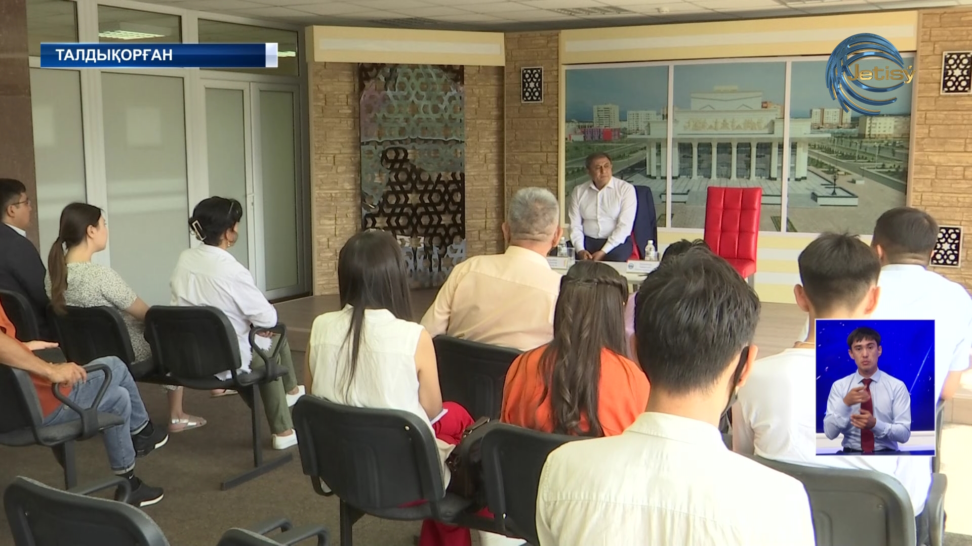 Сенат депутаты Ғ.Сарыбаев БАҚ өкілдерімен кездесті