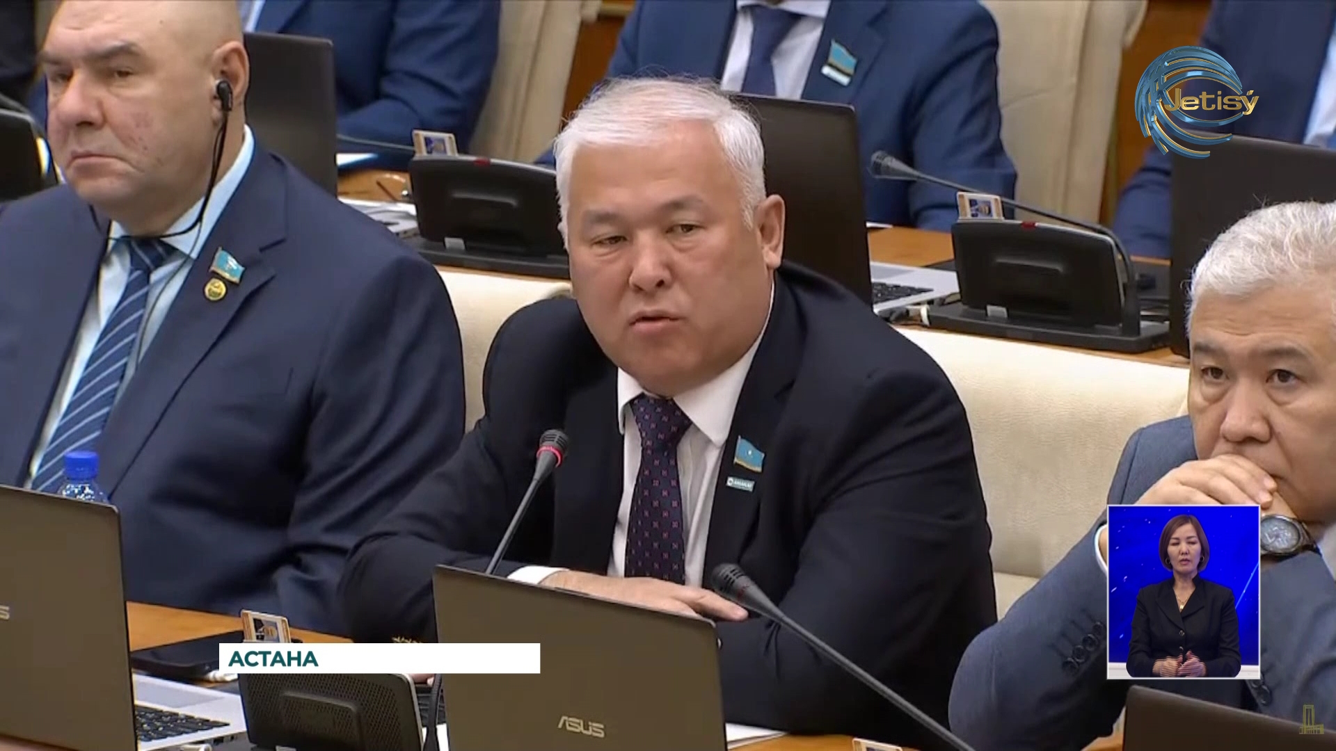 Депутаттар бірқатар маңызды мәселелерді қарады