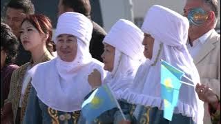 В честь Дня Республики в селе Отеген батыра состоялась церемония поднятия государственного флага