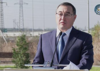 Алматы облысының әкімі Марат Сұлтанғазиев құттықтау сөзін сөйледі