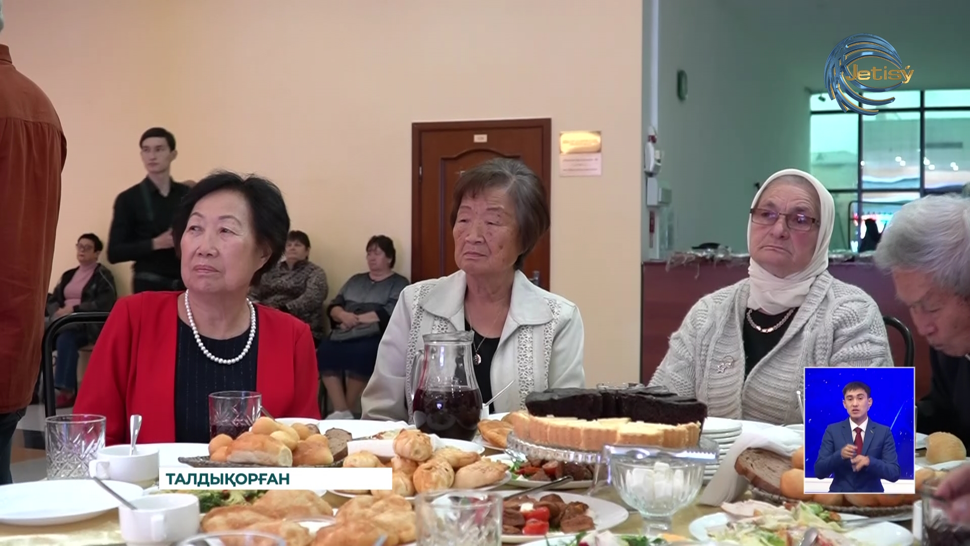 В Талдыкоргане продолжают поздравлять с днем пожилых людей