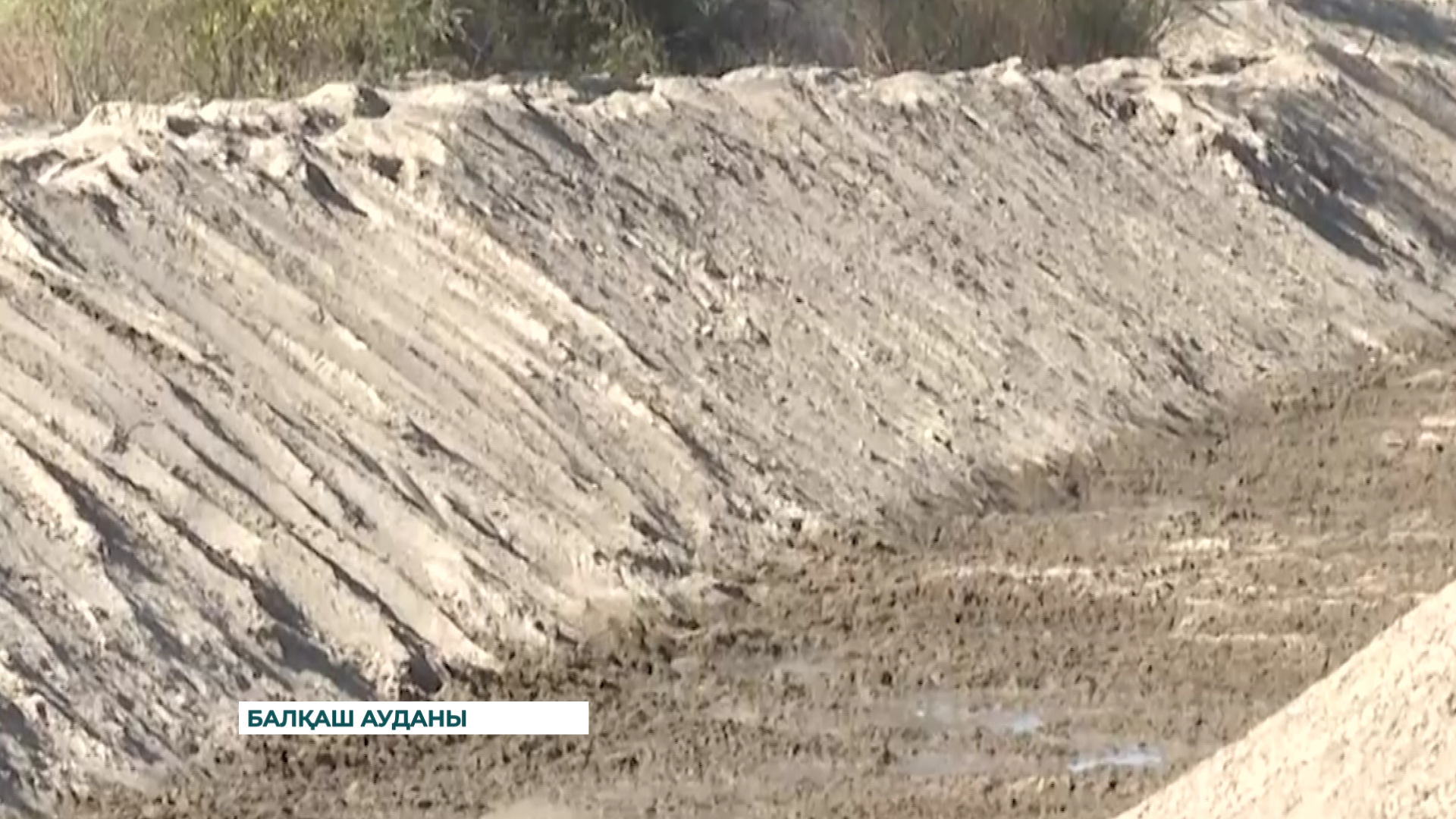Жол активтері ұлттық сапа орталығы жол сапасына қатысты сын жазып, мәселені көтеріп жүрген журналист, блогерлерді марапаттады