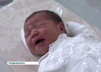 Сегодня в рамках празднования Дня Республики Аким города лично поздравил рожениц Областного перинатального центра