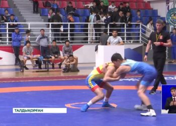 Талдықорғанда күрес түрлерінен командалық жарыс өтті