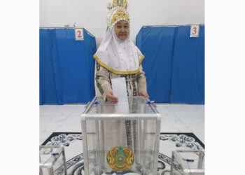 Зейнеткер ең бірінші болып дауыс берді