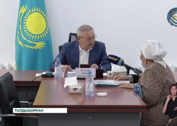Жетісу облысының әкімі азаматтарды жеке мәселелері бойынша қабылдады