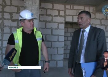 Аким города Конаев Асхат Бердиханов проехался по областному центру