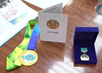 Многодетным матерям Талдыкоргана вручены подвески «Алтын» и «Күміс алқа»