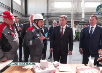 Премьер-министр ознакомился с ходом реализации нацпроекта «Комфортная школа»