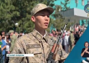 Алакөл ауданында 400ге жуық сарбаз әскери ант қабылдады