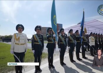 Президент Мемлекеттік ту көтеру рәсіміне қатысты