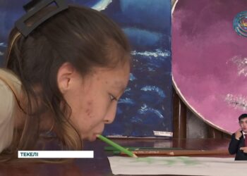 Текелілік Алуа Түлкібек — аузымен сурет салады