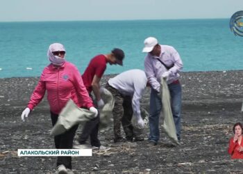 Через неделю на озере Алаколь начнется долгожданный купальный сезон