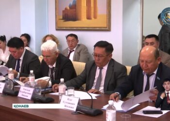 Әдеп бұзған мемлекеттік қызметшінің мәселесі комиссия мүшелерімен қаралды