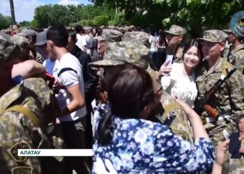 Алатау қаласындағы әуе қорғанысы Күштерінің әскерлеріне шақырылғандар әскери ант қабылдады