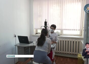 Офтальмолог Жанар Картекова из города Конаев вот уж более сорока лет она работает в сфере медицины