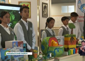 В селе Узынагаш провели открытый обучающий урок по посадке сеянцев