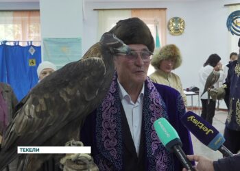 Отдать свой голос за будущее сегодня спешат также жители города Текели и Ескельдинского района