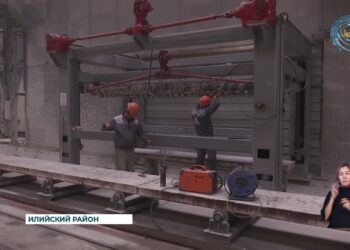 В Казахстане 76 процентов работающих заняты в экономической сфере