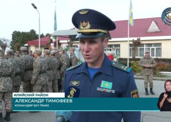 Солдаты, исполнившие свой воинский долг, возвращаются домой