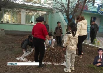 В Конаеве в рамках акции «Таза Казахстан» в доме престарелых прошел субботник