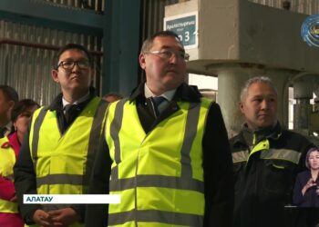 Марат Сұлтанғазиев Алатау қаласындағы бірқатар өнеркәсіп орындарына барды