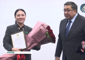 В день энергетика, в Алматинской области наградили сотрудников за вклад в развитие отрасли