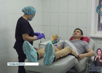 Ақтаудағы ұшақ апатынан зардап шеккен азаматтар үшін қан тапсырып жатыр