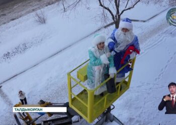 С наступающим новым годом особенных детей поздравили социальные работники областного центра