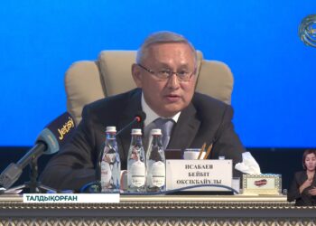 Бейбіт Исабаев Талдықорған қаласының тұрғындарымен кездесу өткізді