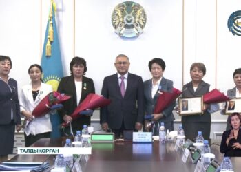 Жетісу облысының әкімі үздіктерді марапаттады