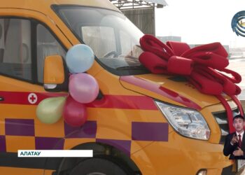 Больница города Алатау получила новую машину скорой помощи